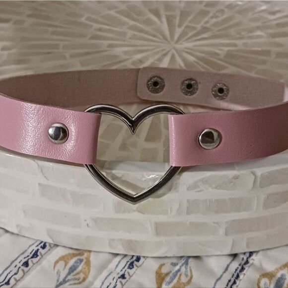 PINK Leather Heart Shaped Choker Necklace - Picture 6 of 15